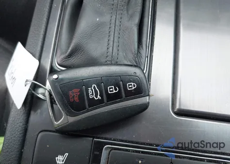 2015 Hyundai Genesis 3.8 z USA, uszkodzony, nr VIN KMHGN4JE9FU017345